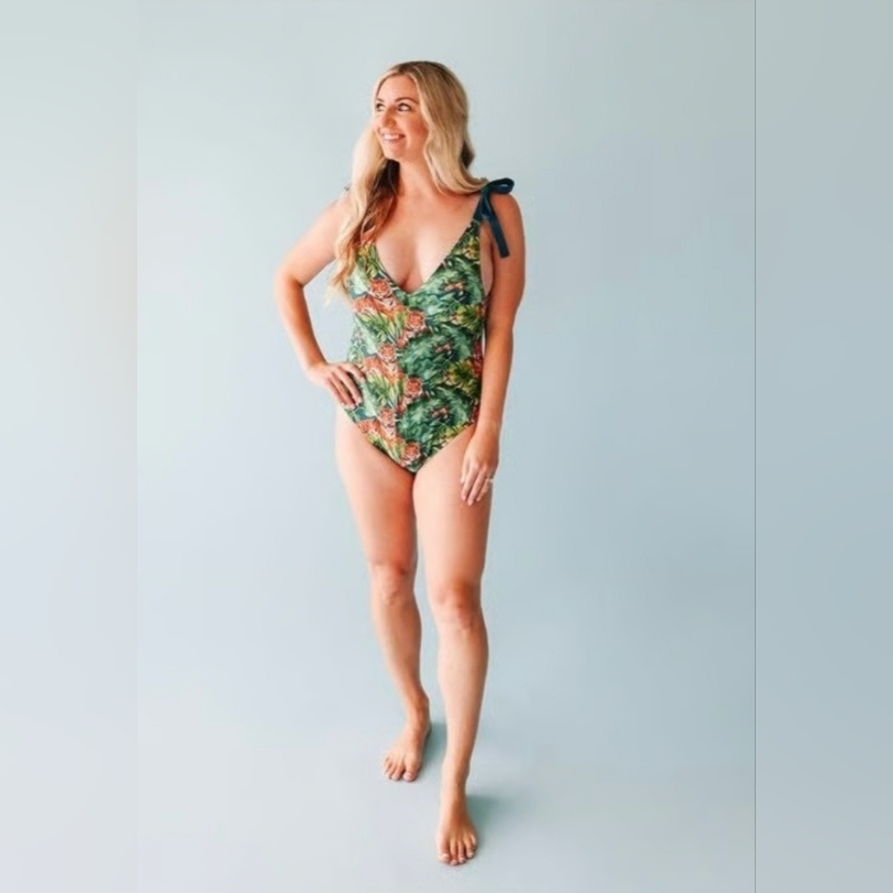 Posh Peanut Womans Ranger One Piece Swimsuit Size L